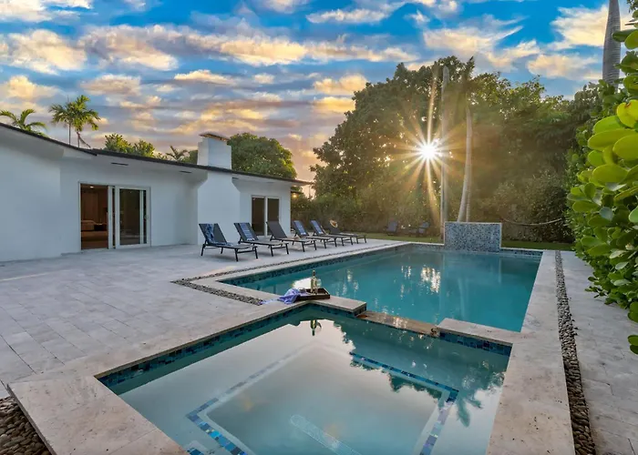 Luxe Villa Heated Pool Fire Pit Games