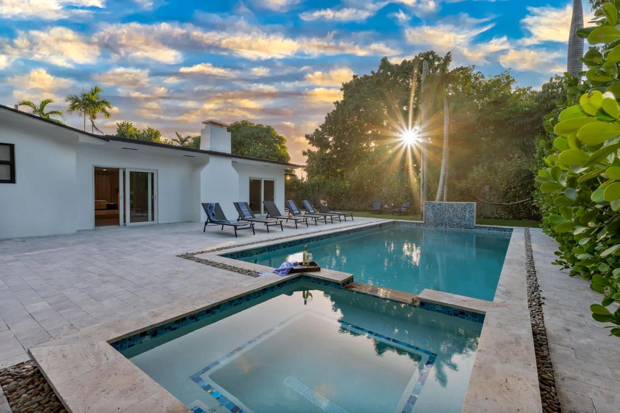 Сasa de vacaciones Luxe Heated Pool Fire Pit Games